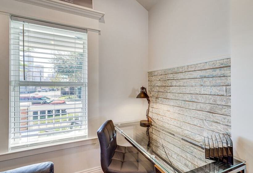 Charming Houston Home W/ Spacious Yard + Fire Pit!