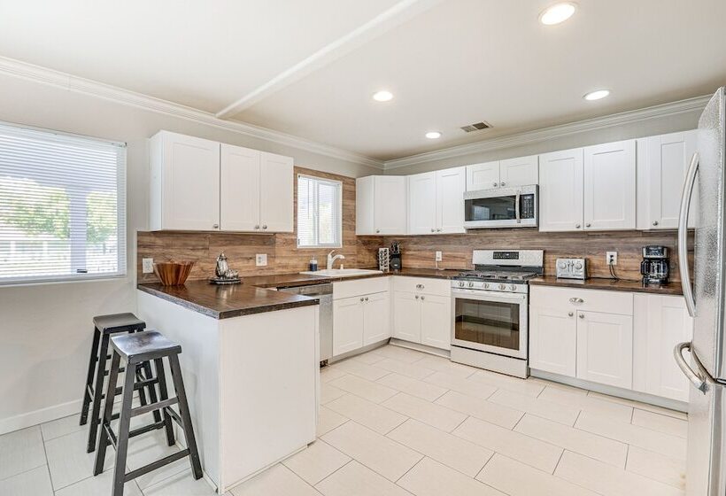 Charming Phoenix Home ~ 5 Mi To Downtown!