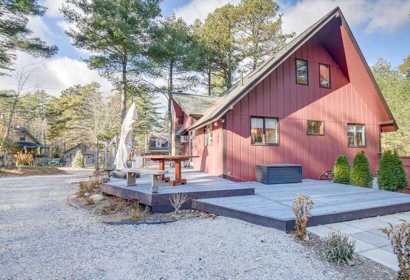 Charming Tamworth Cabin W/ Grill & Fireplace