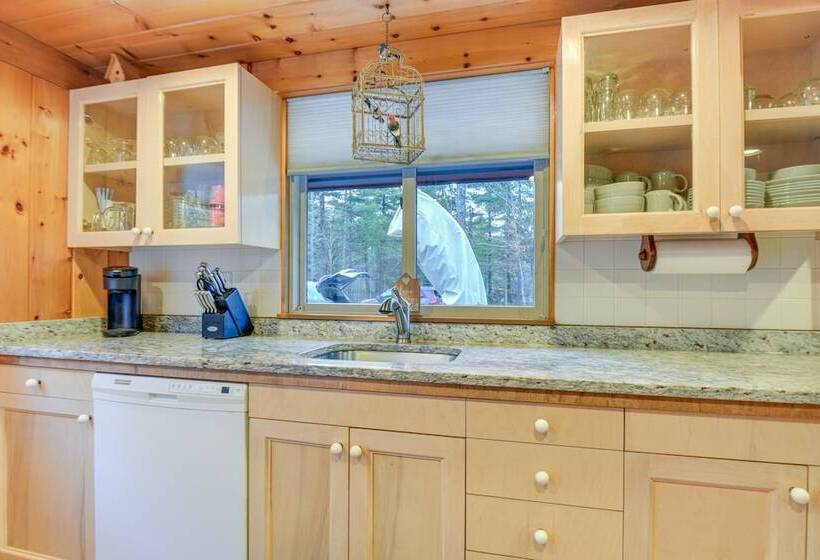 Charming Tamworth Cabin W/ Grill & Fireplace