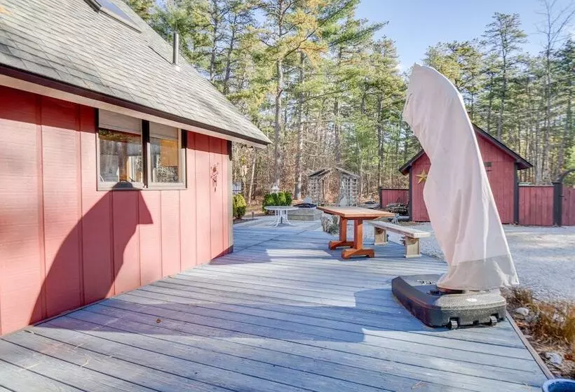 Charming Tamworth Cabin W/ Grill & Fireplace