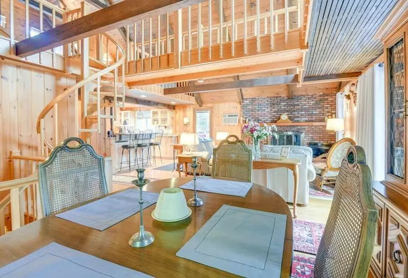 Charming Tamworth Cabin W/ Grill & Fireplace