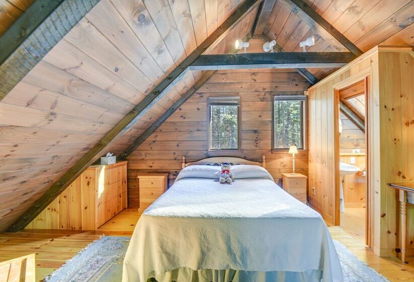 Charming Tamworth Cabin W/ Grill & Fireplace