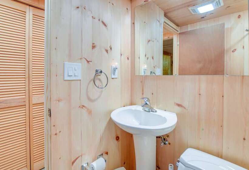 Charming Tamworth Cabin W/ Grill & Fireplace