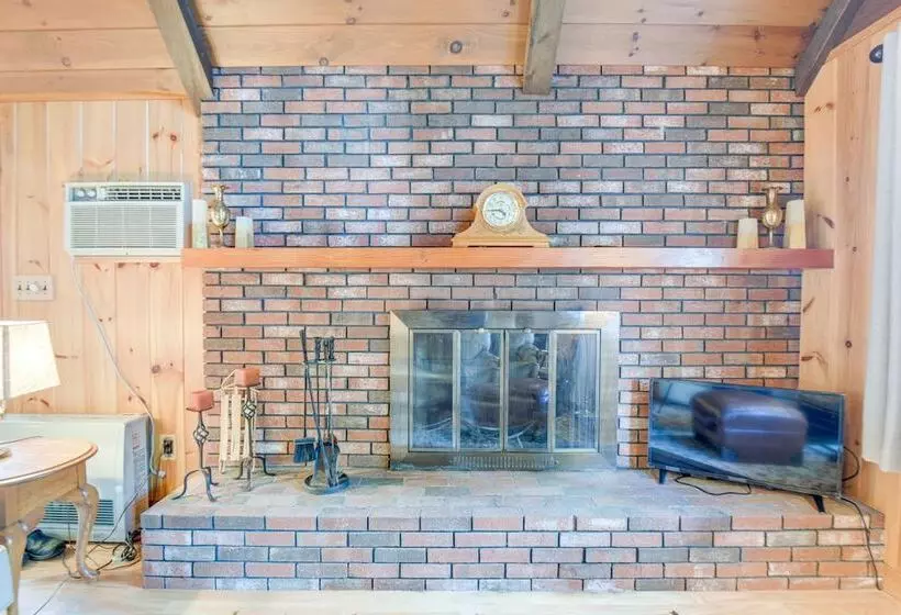 Charming Tamworth Cabin W/ Grill & Fireplace