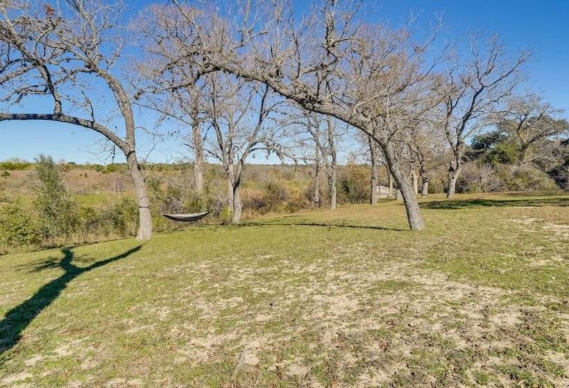 Cozy Bandera Cottage W/ Medina River Access!