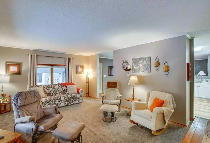 Cozy Michigan Retreat Near Sleeping Bear Dunes!