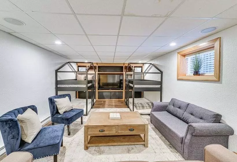 Dreamy Alpine Cabin W/ Hot Tub, Fireplace & More!