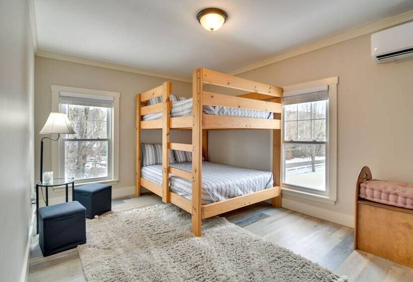 Farmhouse On Ammonoosuc River Near Cannon Mountain