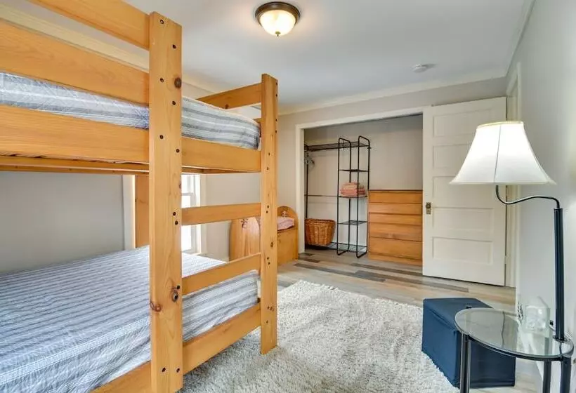 Farmhouse On Ammonoosuc River Near Cannon Mountain