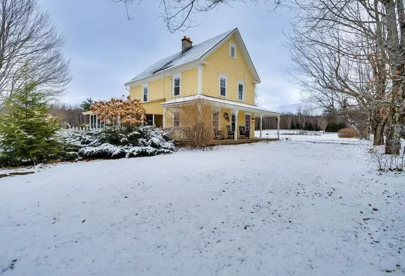 Farmhouse On Ammonoosuc River Near Cannon Mountain