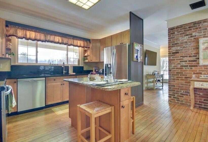 Farmhouse On Ammonoosuc River Near Cannon Mountain