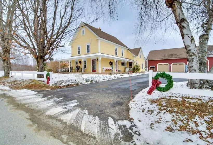 Farmhouse On Ammonoosuc River Near Cannon Mountain
