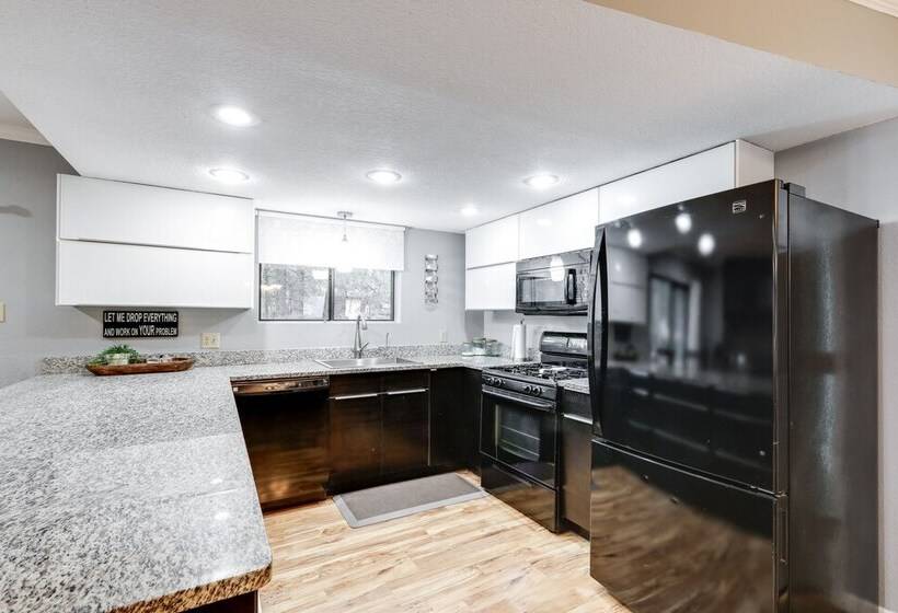 Flagstaff Retreat W/ Grill, Deck & Fireplace!