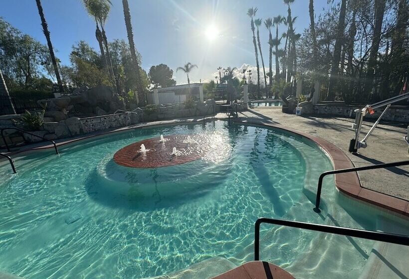 בית מלון כפרי Murrieta Hot Springs Resort