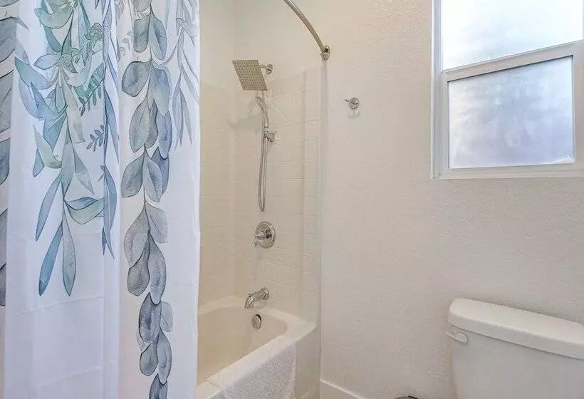 Indio Oasis W/ Heated Saltwater Pool + Hot Tub!