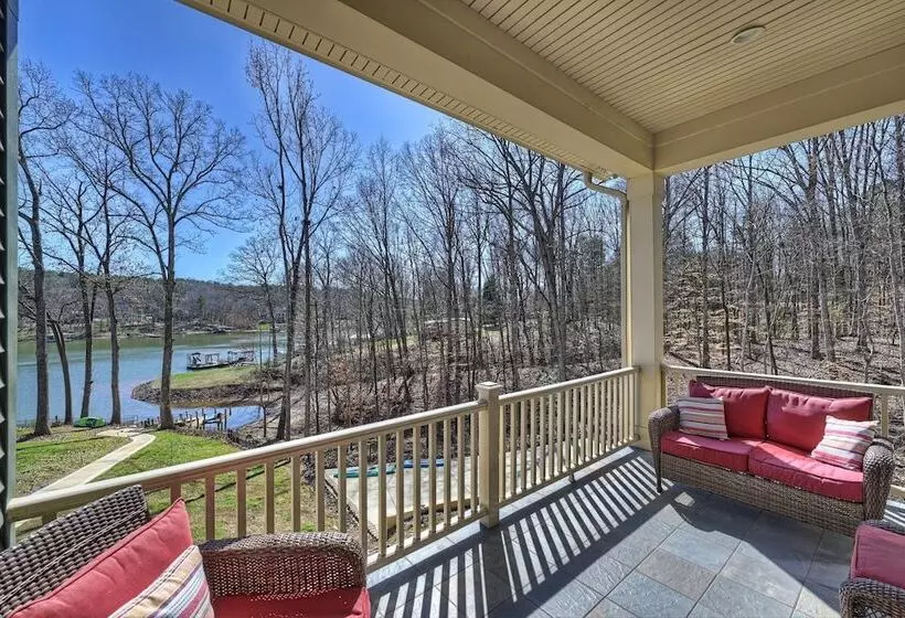 Lake Living By Avantstay Sleeps 22 + Dock, Pool