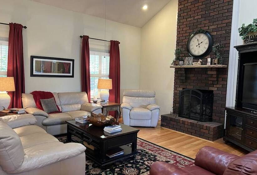 Lake Living By Avantstay Sleeps 22 + Dock, Pool