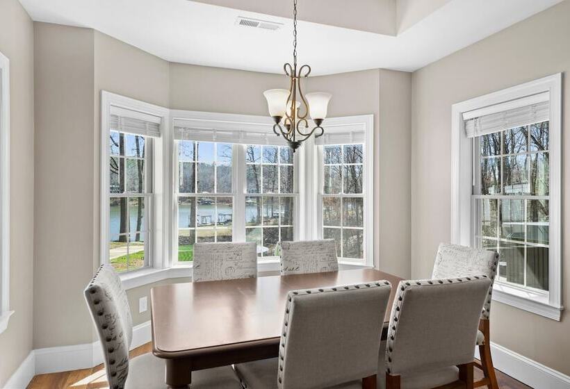 Lake Living By Avantstay Sleeps 22 + Dock, Pool