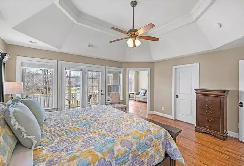 Lake Living By Avantstay Sleeps 22 + Dock, Pool