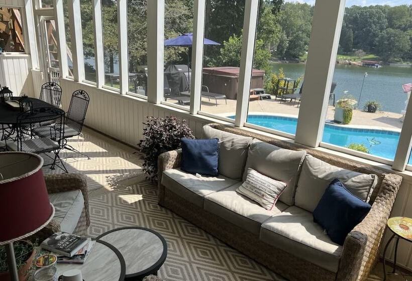 Lake Living By Avantstay Sleeps 22 + Dock, Pool