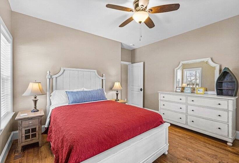 Lake Living By Avantstay Sleeps 22 + Dock, Pool