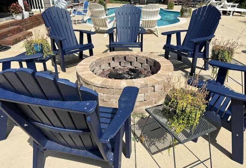 Lake Living By Avantstay Sleeps 22 + Dock, Pool