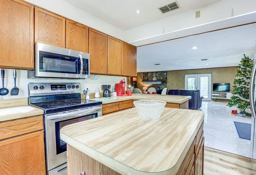 Lake Placid Home W/ Screened Porch: Near Lake Clay