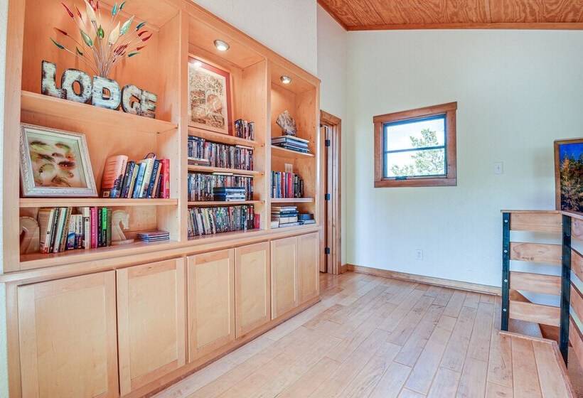 Lake Whitney Cabin W/ Hot Tub & Fire Pit!