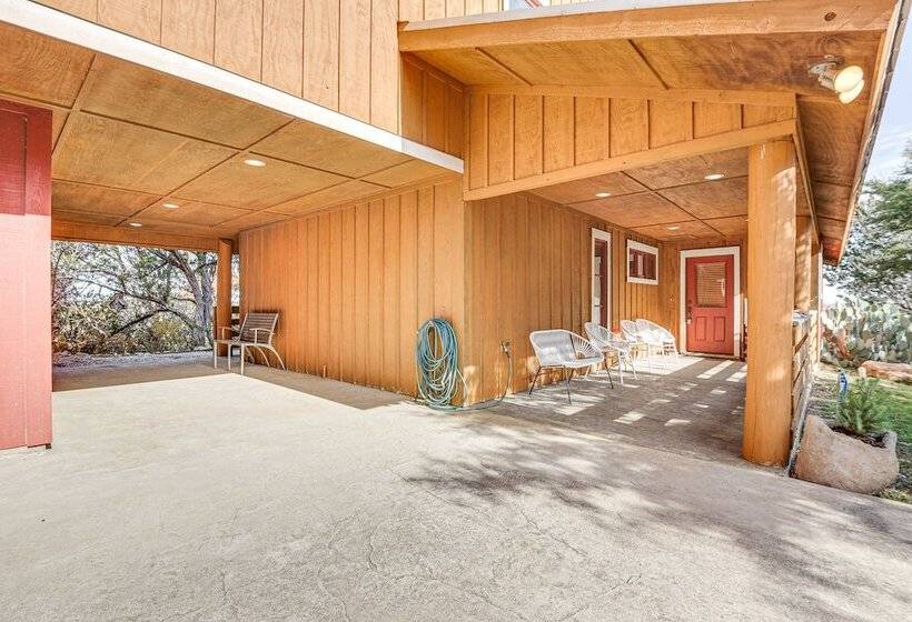 Lake Whitney Cabin W/ Hot Tub & Fire Pit!