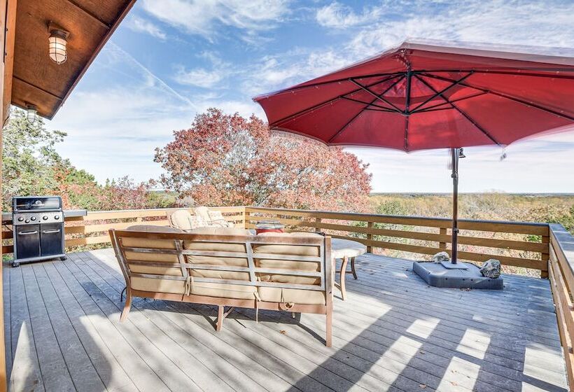 Lake Whitney Cabin W/ Hot Tub & Fire Pit!