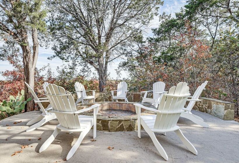 Lake Whitney Cabin W/ Hot Tub & Fire Pit!