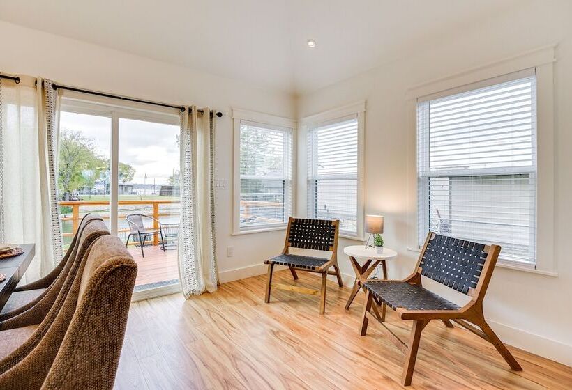 Lakefront Granbury Home With Fire Pit & Grill!