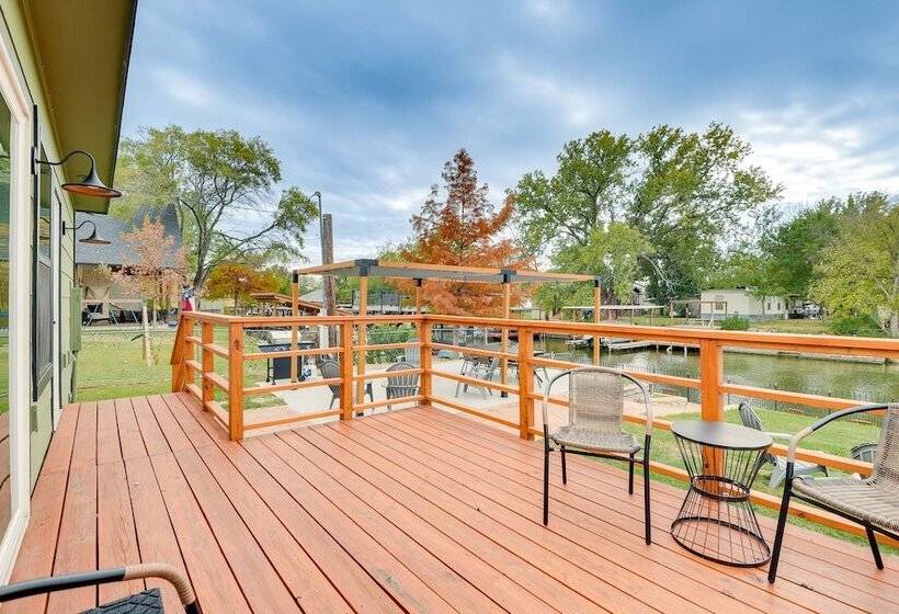 Lakefront Granbury Home With Fire Pit & Grill!