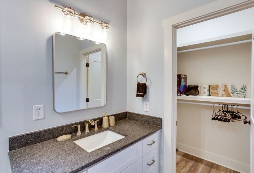 Lakefront Retreat At Waters Edge W/ Fire Pit!