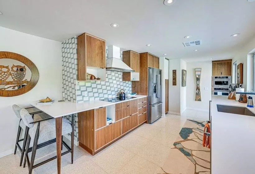 Luxe Palm Springs Home   2 Mi To Downtown!
