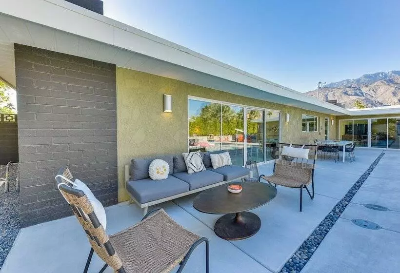 Luxe Palm Springs Home   2 Mi To Downtown!