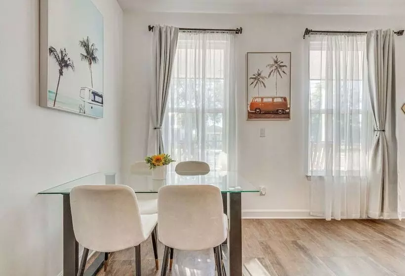 Modern Pensacola Vacation Home W/ Private Pool!