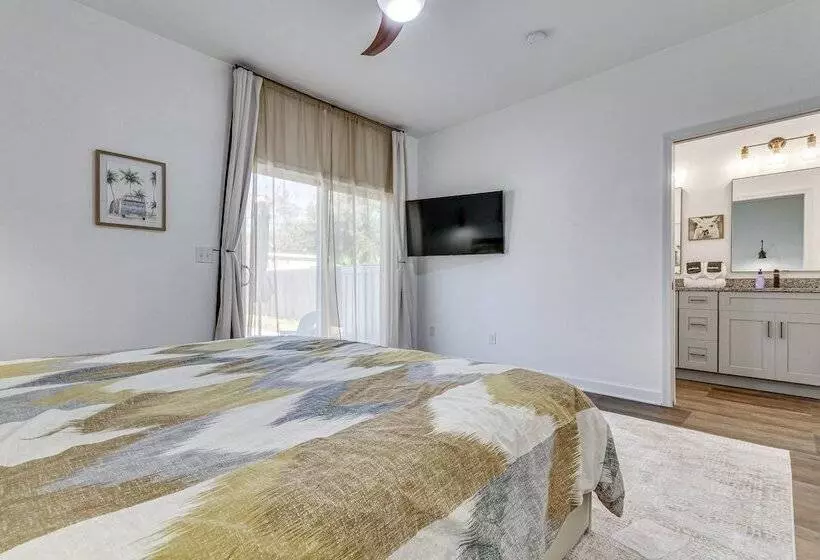 Modern Pensacola Vacation Home W/ Private Pool!