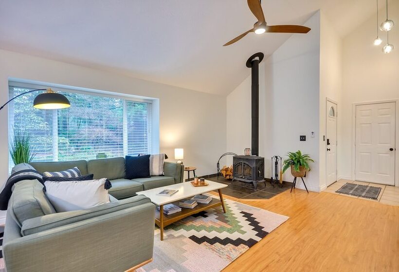 Mt Hood Timberhaus W/ Family Friendly Amenities!