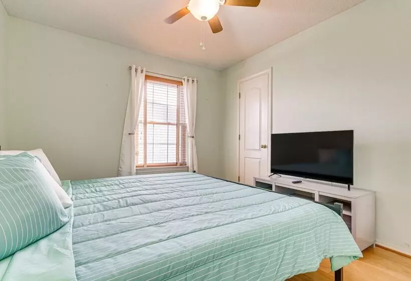 Pensacola Home W/ Private Hot Tub: 4 Mi To Beach!