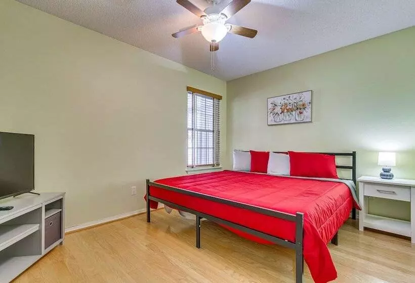 Pensacola Home W/ Private Hot Tub: 4 Mi To Beach!