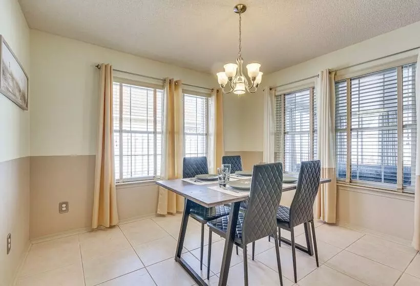 Pensacola Home W/ Private Hot Tub: 4 Mi To Beach!