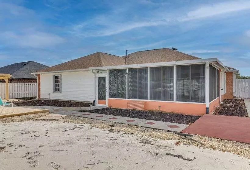 Pensacola Home W/ Private Hot Tub: 4 Mi To Beach!