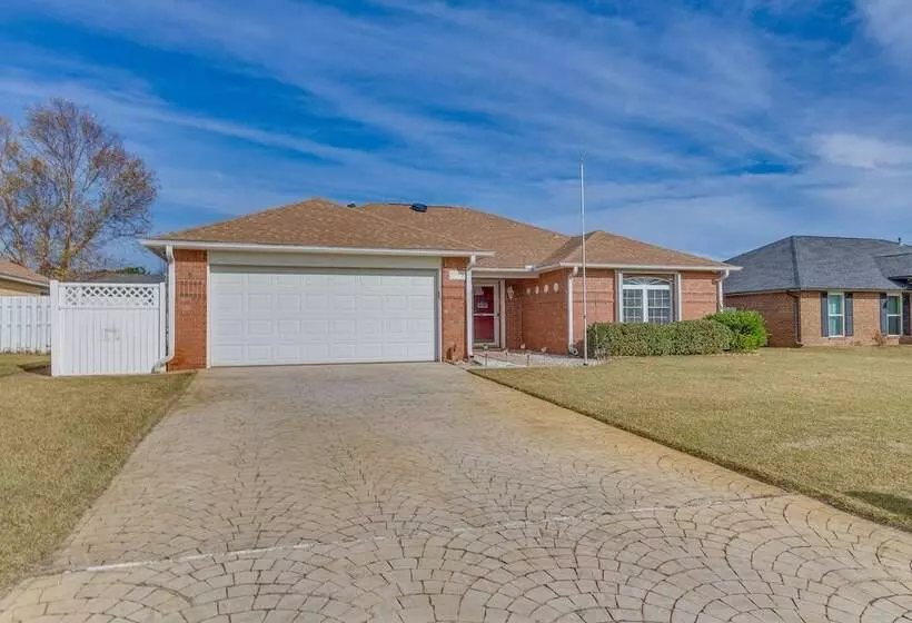Pensacola Home W/ Private Hot Tub: 4 Mi To Beach!
