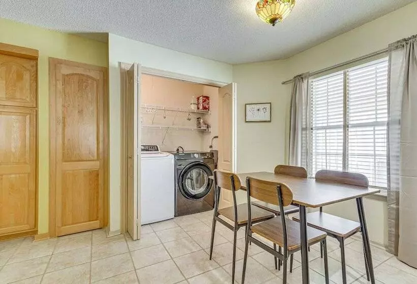 Pensacola Home W/ Private Hot Tub: 4 Mi To Beach!