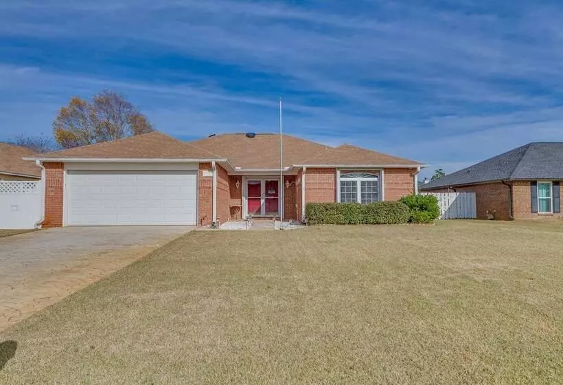 Pensacola Home W/ Private Hot Tub: 4 Mi To Beach!