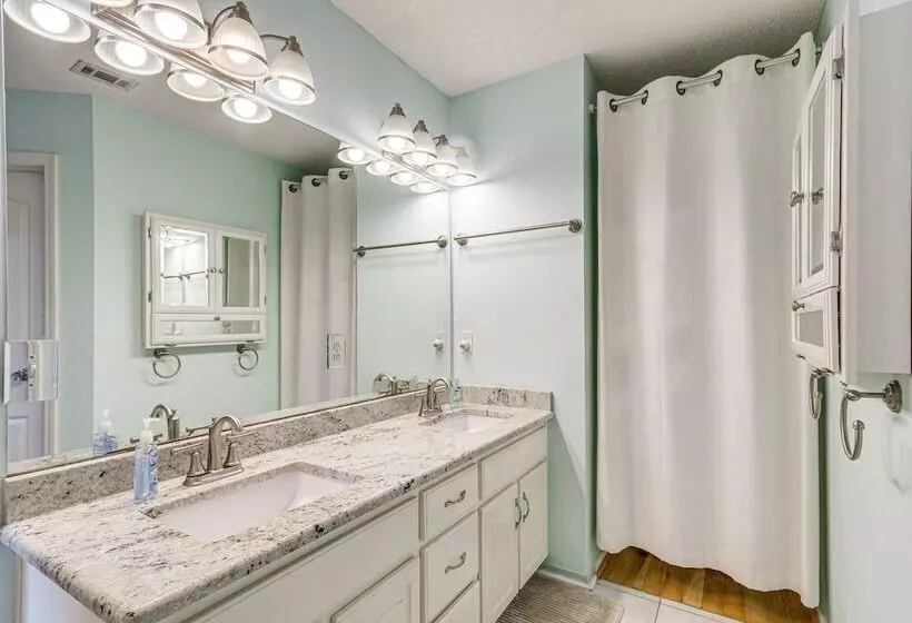 Pensacola Home W/ Private Hot Tub: 4 Mi To Beach!