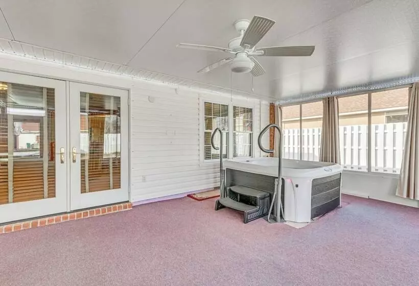 Pensacola Home W/ Private Hot Tub: 4 Mi To Beach!