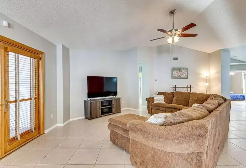 Pensacola Home W/ Private Hot Tub: 4 Mi To Beach!